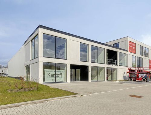                                         Entrepôt avec bureau à louer à Schoten, € 19.000
