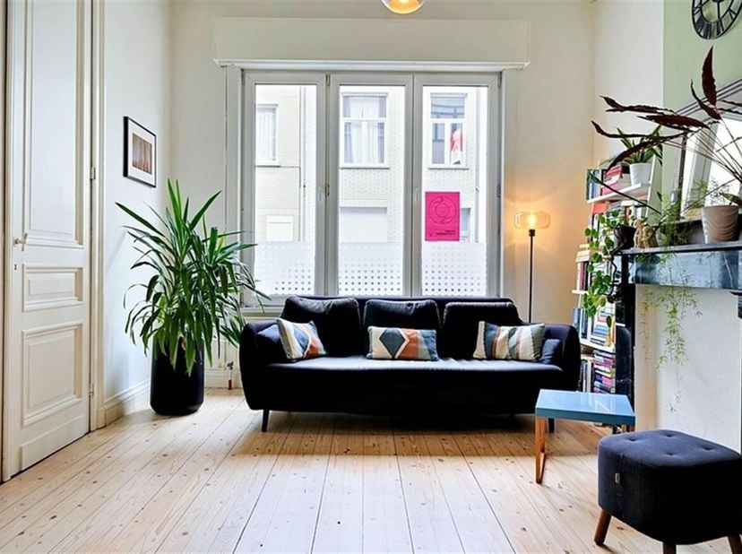 Maison rénovée et énergétiquement efficace ( 195m²) avec 4 chambres à coucher, jardin paysager dans une rue calme à Anvers !<br />
Situation : La situ