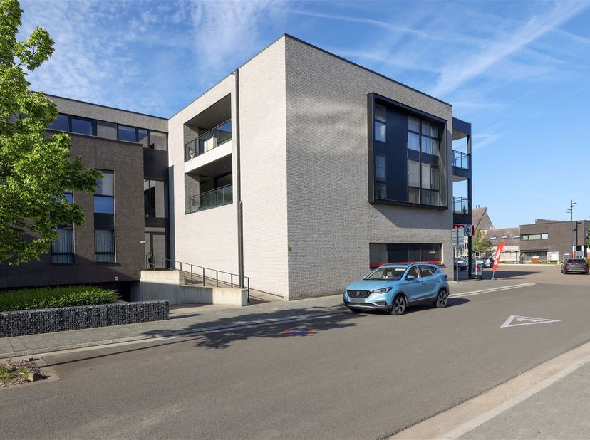 Tijdloos instapklaar appartement met 2 slaapkamers en ruim terras in Nieuwerkerken - Investeringsappartement<br />
<br />
Omgeving:<br />
+ Gelegen