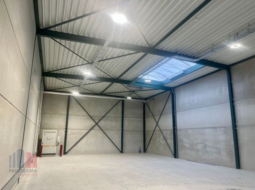 580 m² Unité PME neuve à louer<br />
Excellente localisation avec un accès facile aux principales voies de circulation, notamment l'E313 (Hasselt-Est)