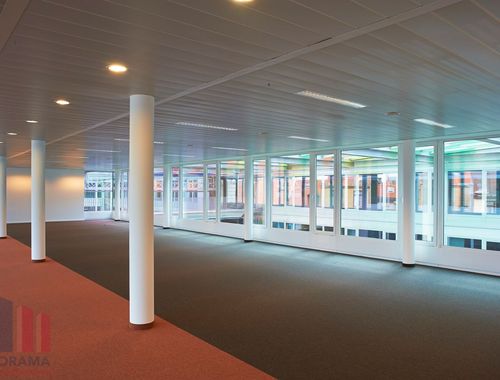                                         Bureaux à louer à Schaerbeek, € 9.494
