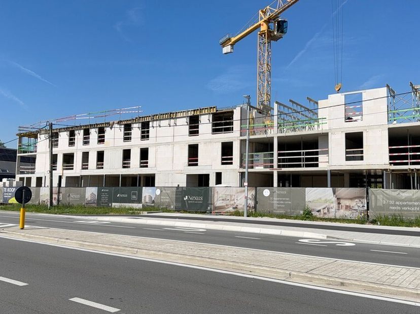 Magasin bien situé (376,35m²) au rez-de-chaussée<br />
Emplacement : le long de la chaussée d'Anvers à Oostakker, en face de Brico et Mediamarkt, avec