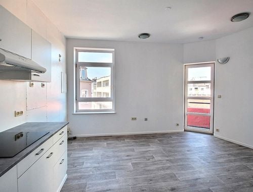                                         Studio te huur in Sint-Jans-Molenbeek, € 700
