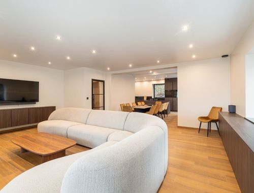                                        Villa à louer à Pamel, € 5.000
