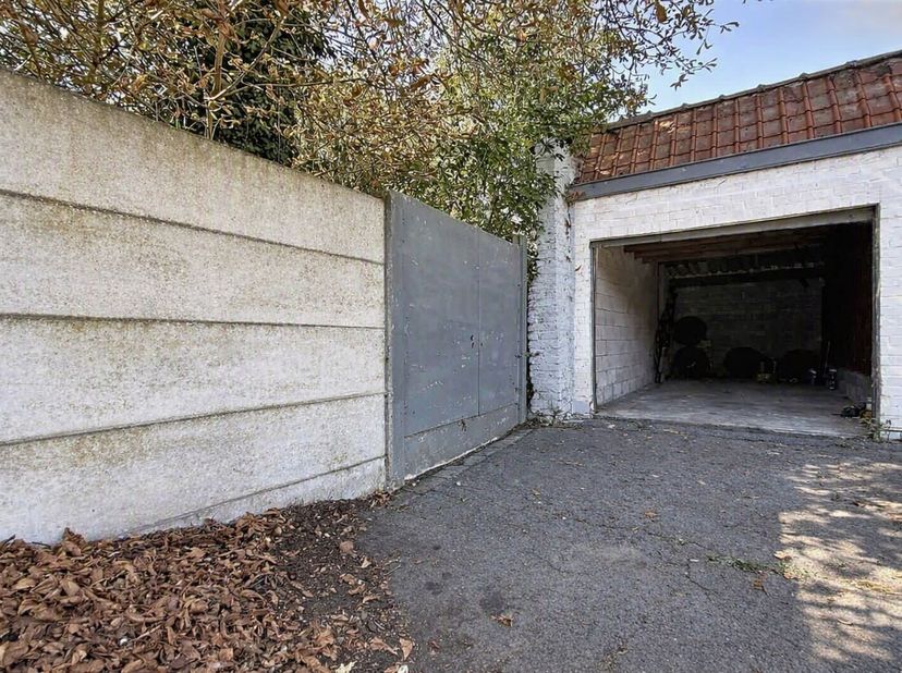 Garage à vendre à ,
                    7700 Mouscron