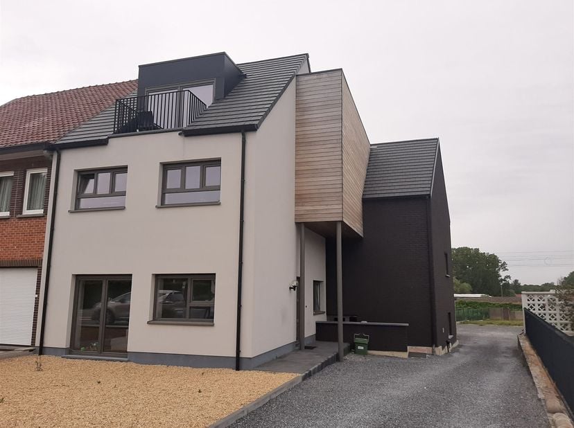 DIEPENBEEK:<br />
<br />
Op fietsafstand van de campus UHasselt verhuren wij verschillende studentenkamers in een gebouw met slechts 6 kamers. De ka