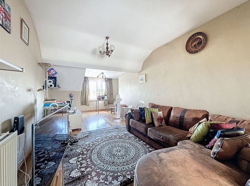 Quartier Bockstael, à proximité de toutes commodités- Dans une petite copropriété, superbe appartement traversant de +/-100m² au 5ème étage. L'apparte
