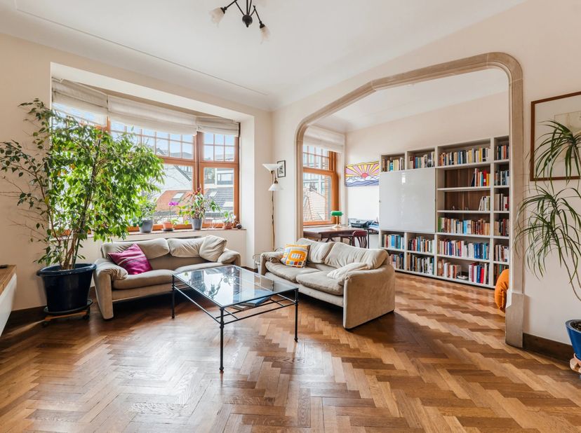 Victoire Junot vous présente en exclusivité ce bel appartement de charme de ±116 m². Cet espace élégant comprend un séjour spacieux, une cuisine de ca
