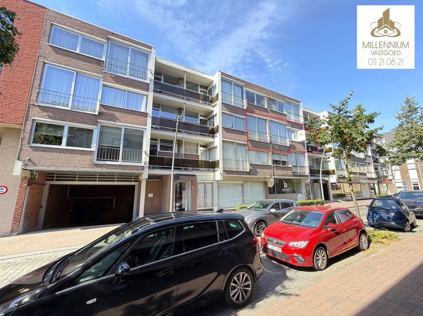 Ruim 3-slaapkamerappartement in hartje Diepenbeek.<br />
<br />
CENTRAAL WONEN – 3 SLAAPKAMERS – VERNIEUWDE KEUKEN &amp; RAMEN – INSTAPKLAAR EPC B<br />