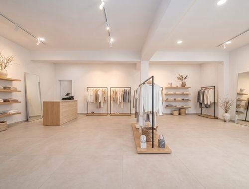                                         Handelsgelijkvloers te koop in Herzele, € 375.000
