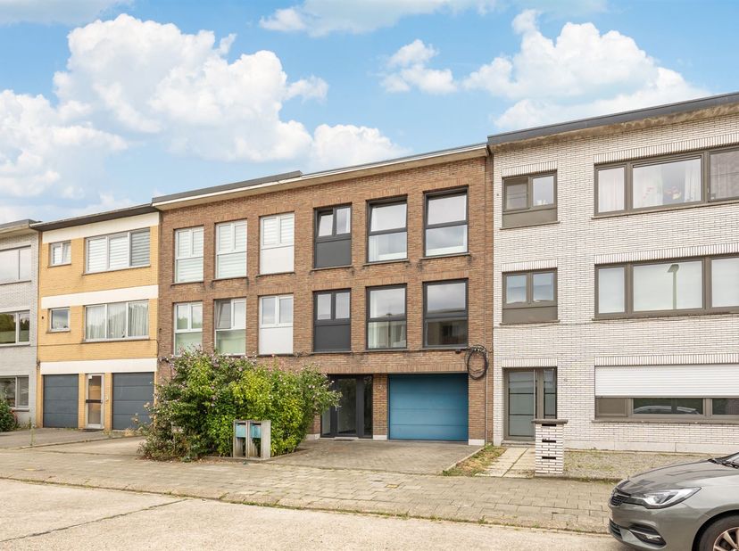 Gerenoveerd appartement met garage en tuin aan het Veltwijckpark - Natuurdomein d'Oude Landen.<br />
Aan de rand van de Ekerse dorpskern, op wandelaf