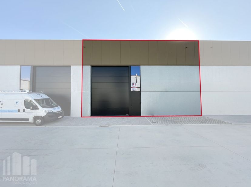 Bedrijfsvastgoed te huur in Kwadestraat 117,
                    8800 Roeselare