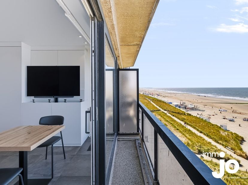 Ce studio luxueux aux finitions soignées bénéficie d'un emplacement exceptionnel sur la digue de Middelkerke, à proximité de Westende. Situé au sixièm
