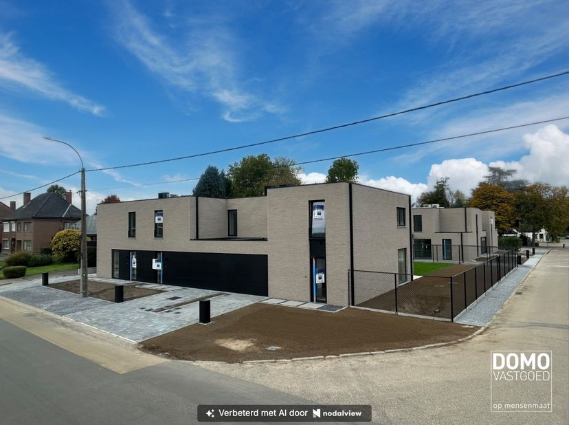 Huis te koop in Molenstraat 12,
                    3510 Kermt