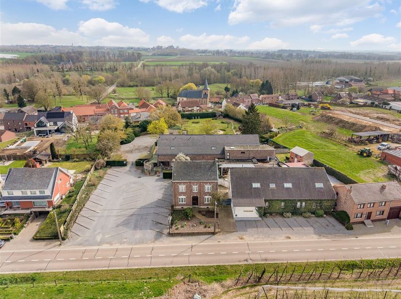 LIEU<br />
Un lieu inspirant dans un environnement curatif.<br />
Situé dans la campagne de Wellen, sur la Langstraat, GOWELL offre une combinaison ra