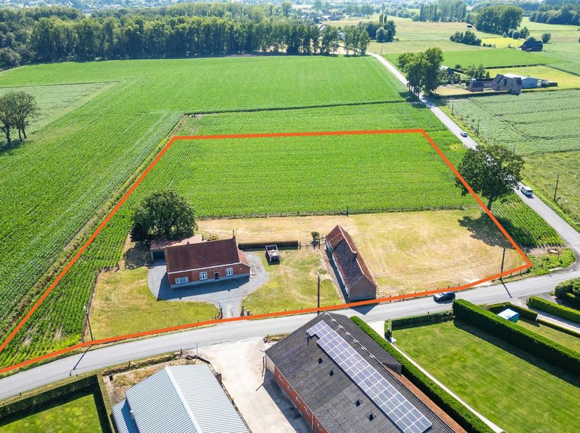 EERSTE BEZOEKDAG ZATERDAG 11/07 VAN 10U TOT 12U30 (enkel op afspraak!)<br />
AALTER - Hoeve met schuur op 1,4HA<br />
In het landelijke Aalter bevindt