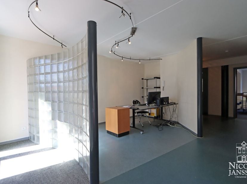 Bien professionnel à vendre
                    à 3680 Maaseik