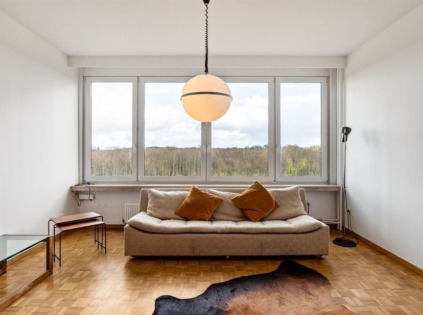 Dit appartement bevindt zich op de 6de verdieping van een verzorgd gebouw op de Wouter Haecklaan, pal naast het Park Rivierenhof in Deurne-Zuid. Met g
