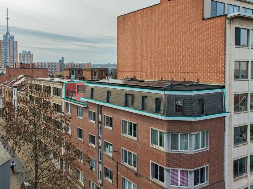 Cet appartement lumineux de 91 m² avec deux chambres est idéalement situé à quelques pas de la gare, des transports en commun, des commerces et du cen