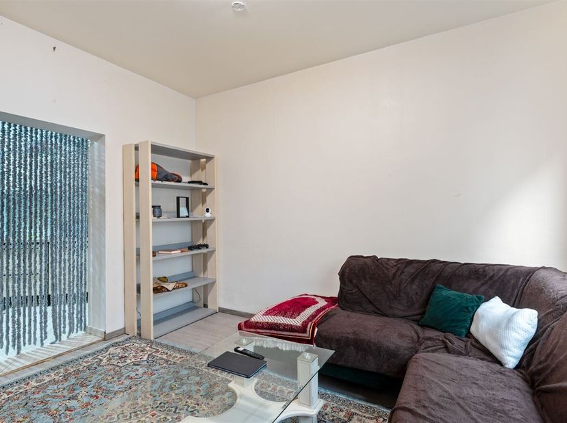 Huis opgedeeld in 2 appartementen<br />
 Ligging: Ontdek deze opbrengsteigendom op de Maaldersstraat, vlakbij de Diepestraat en op wandelafstand van h