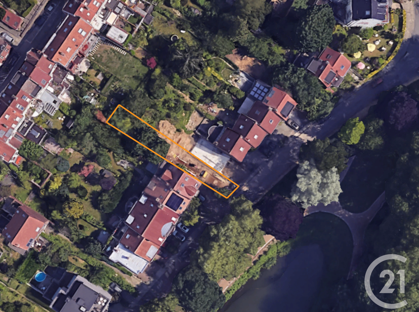 Dit bouwterrein, gelegen in een gewilde woonwijk van Watermael-Boitsfort, biedt de ideale omgeving om uw bouwproject te realiseren.<br />
Met een oppe