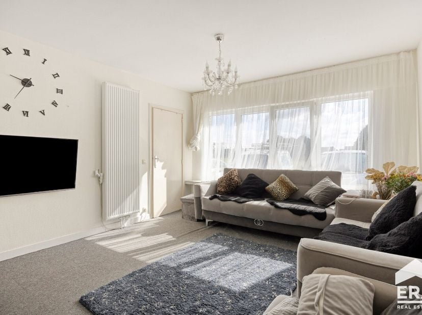 Gelijkvloers 3 SLPK appartement op gunstige locatie in Geel Bent u op zoek naar een instapklaar appartement met een gunstige ligging in Geel? Dan is d