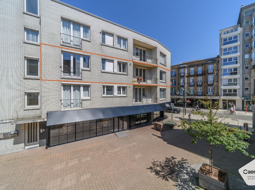 Vous recherchez un appartement spacieux bénéficiant d'un emplacement exceptionnel ? Ce bel appartement de trois chambres répondra parfaitement à vos a