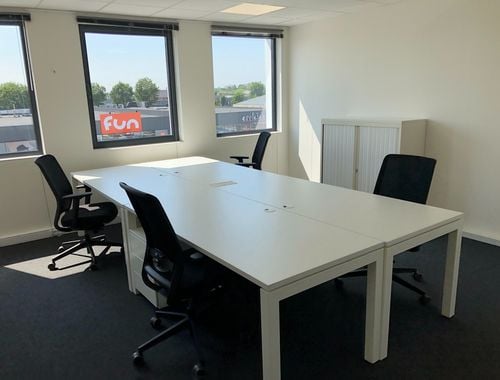                                         Bureaux à louer à Lochristi, € 850
