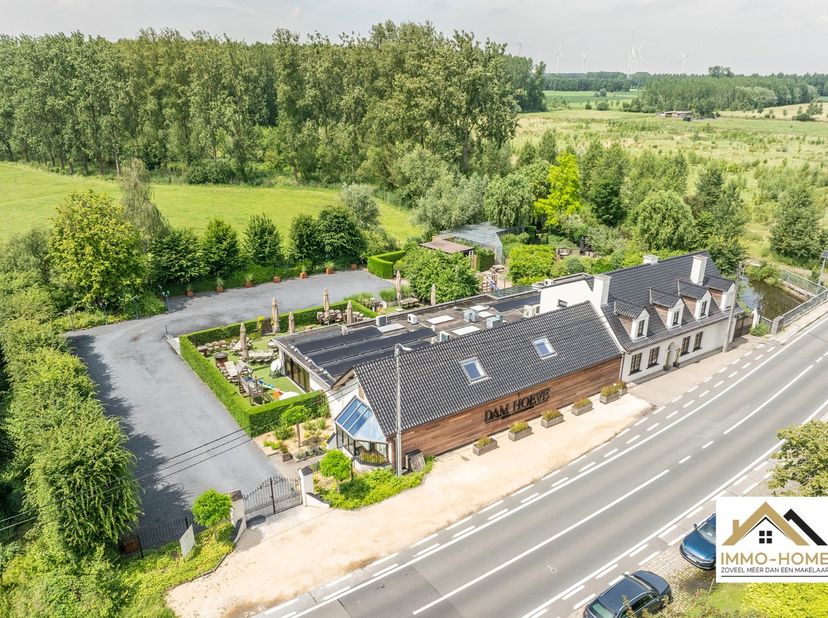 Deze prachtige brasserie is in 2024 volledig vernieuwd en gerenoveerd, waardoor het een schitterende opportuniteit vormt voor iemand die op zoek is na