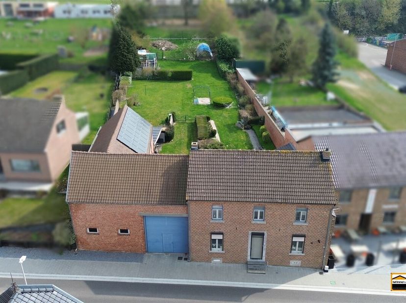 Rustig gelegen woning voorzien van 18 zonnepanelen, veel oppervlakte <br />
en tal van mogelijkheden <br />
In een landelijke deelgemeente van Borgloo