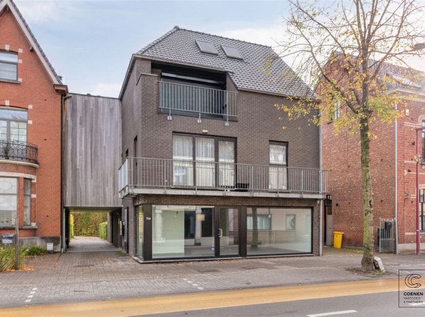 Ce bien commercial de 61 m² est situé dans le centre de Rijkevorsel, dans un endroit visible avec beaucoup de passage. L'immeuble se prête parfaitemen