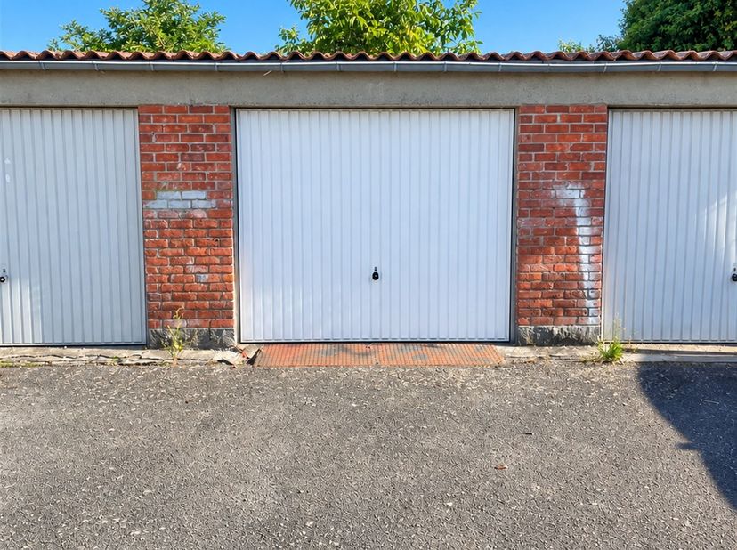 Garage à vendre à ,
                    7350 Hensies
