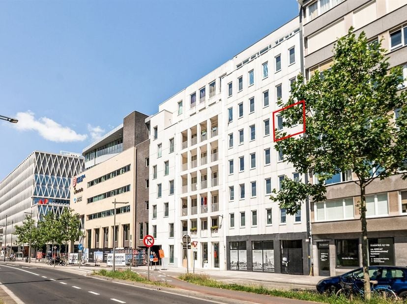 Moderne studentenkamer (18m²) met privé badkamer op toplocatie in hartje Antwerpen<br />
Ligging:<br />
Deze instapklare studentenkamer bevindt zich i