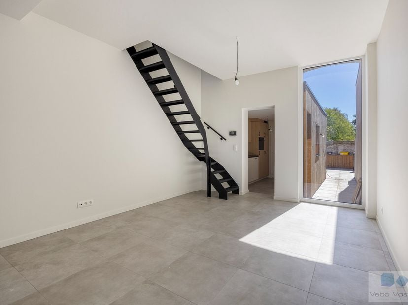 Op een uitstekende locatie te Lier bevinden zich deze 2 charmante rijwoningen met 3 volwaardige slaapkamers en gezellige stadstuin.<br />
&amp;nbsp;<br />
