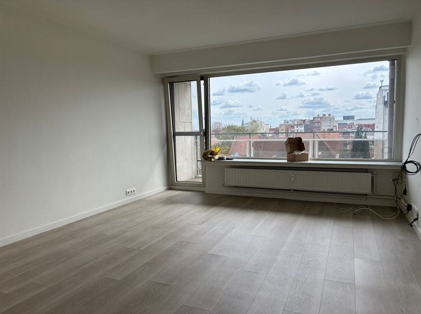 Gezellig 1 slaapkamer appartement op de 6de verdieping in hartje Mechelen<br />
Beschrijving<br />
Gezellig appartement gelegen aan de Schuttersvest t