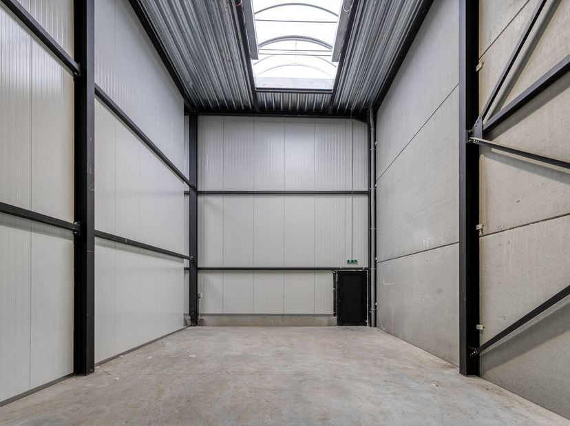 Vous recherchez un espace moderne et fonctionnel pour votre entreprise ? Ce nouveau projet de construction offre une occasion unique de travailler dan