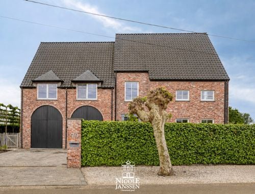                             Villa-landhuis te koop in Koersel
