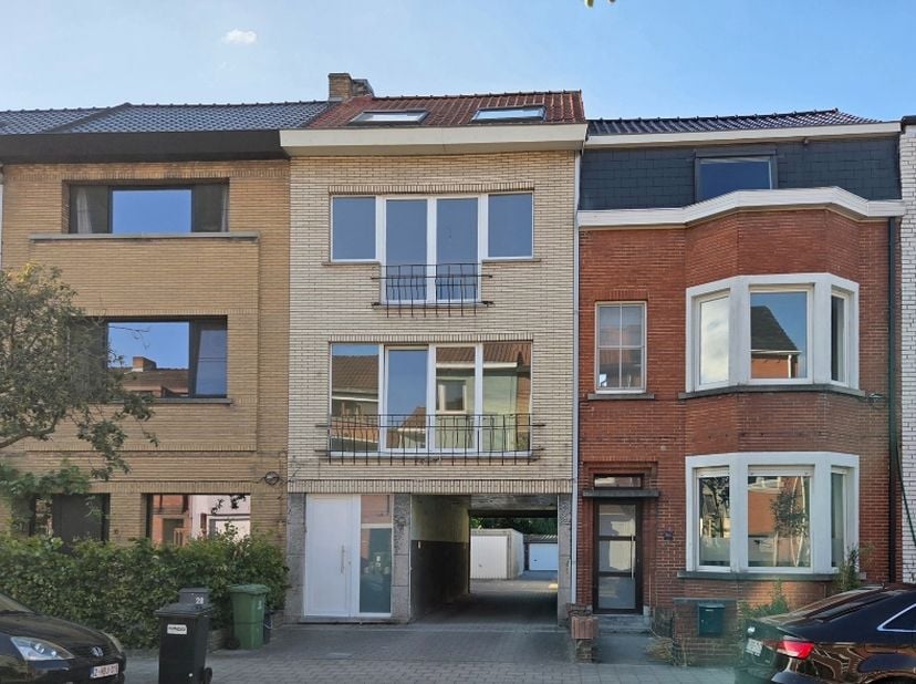 Deze charmante bel etage&amp;nbsp;woning met autostaanplaats biedt een warme en uitnodigende sfeer die perfect is voor iedereen die op zoek is naar een co