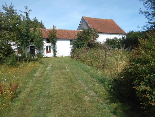                                         Boerderij te koop in Grandrieu, € 299.000

