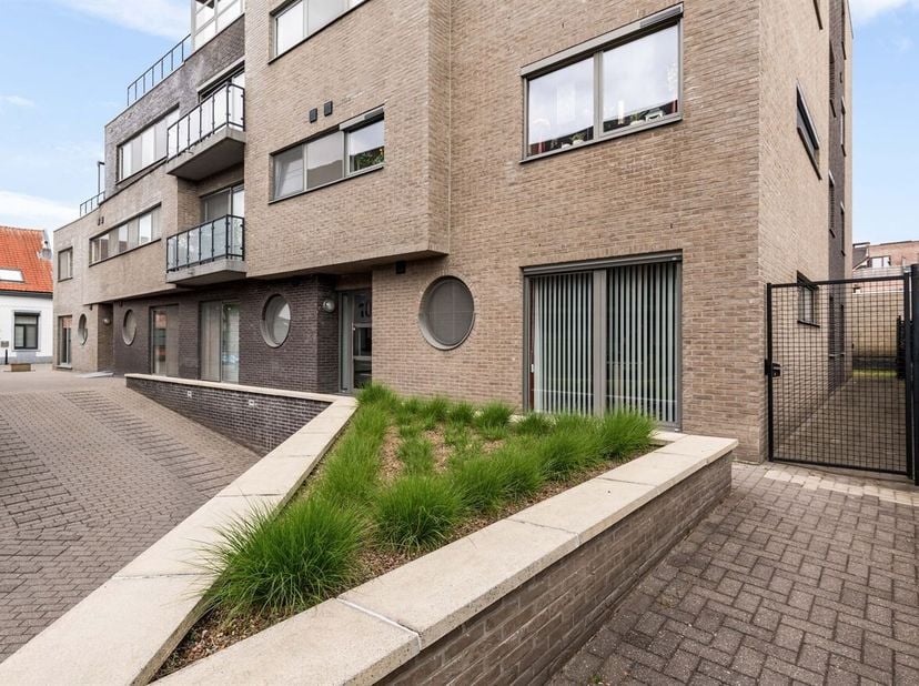 Ligging<br />
Gelegen op een gunstige locatie nabij het centrum van Turnhout. Winkels, scholen, horecazaken en openbaar vervoer bevinden zich op korte