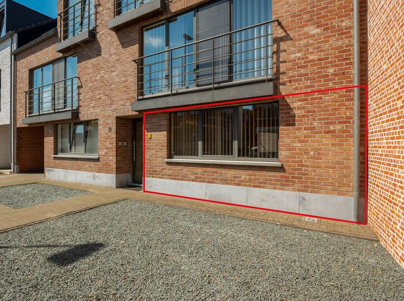 Gelijkvloers 1 slpk appartement met terras in centrum Lichtaart<br />
<br />
Dit appartement dateert van 2002 en bevindt zich in ene goede staat van