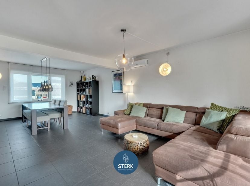 HANDELSPAND MET APPARTEMENT OP TOP LOCATIE TE MAASMECHELEN !<br />
We vinden deze open bebouwing met een bewoonbare oppervlakte van 327 m² terug op ee