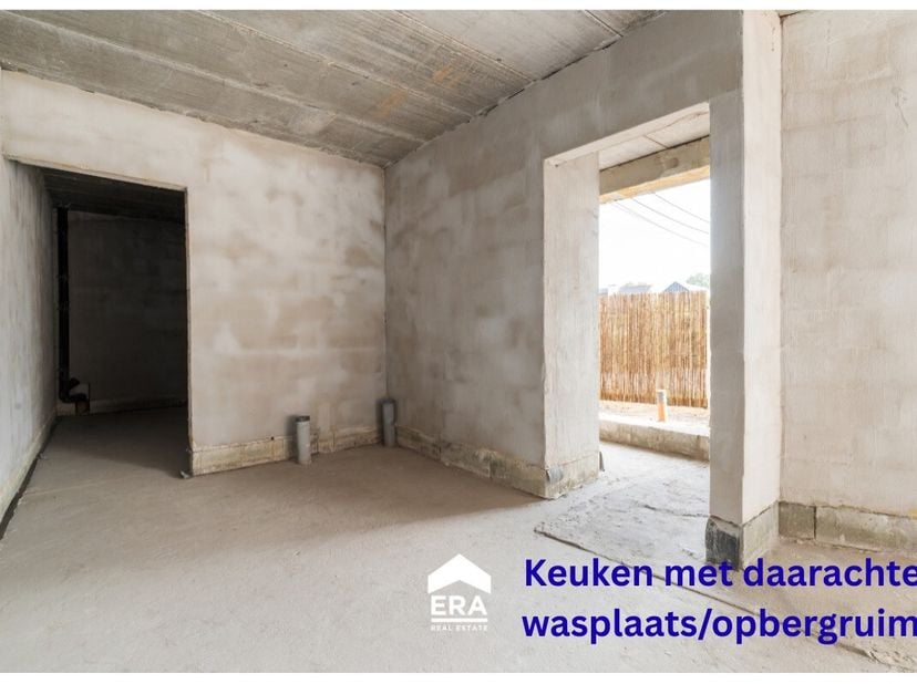 Bent u op zoek naar een woning die u volledig naar uw eigen smaak en wensen kunt afwerken? Dan is deze zorgvuldig opgebouwde casco woning in het rusti