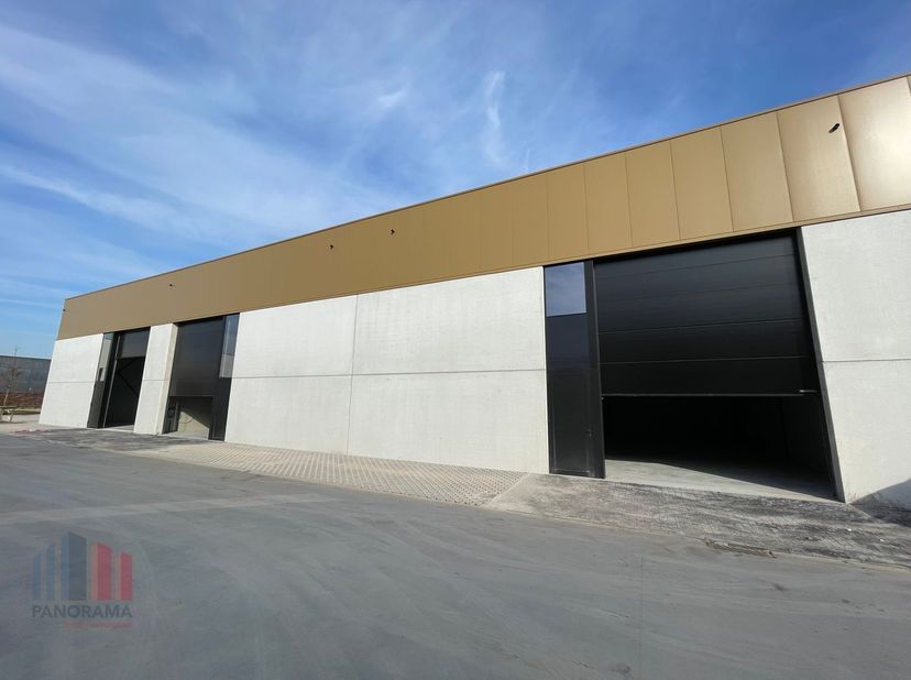 Bien professionnel à vendre
                    à 8800 Roeselare