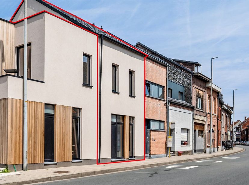 Gerenoveerde gezinswoning met 4 slaapkamers en tuin<br />
Deze volledig gerenoveerde gezinswoning met 4 slaapkamers biedt een uitstekende combinatie v
