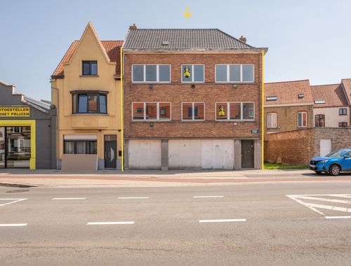                                         Immeuble d'appartements à vendre à Sint-Pieters, € 365.000
