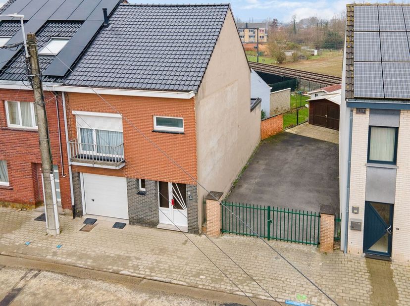 Stuk grond in woongebied in Haaltert<br />
In Haaltert bevindt zich dit perceel van 133 m², gelegen in woongebied. <br />
De eerdere verkavelingsvergu
