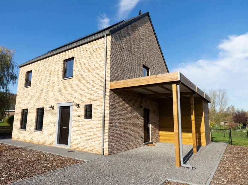 OMSCHRIJVINGNieuwbouw woning in een landelijke omgeving. - bewoonbare oppervlakte: 228,55 m²- recent opgeleverd - 4 slaapkamers- 1 badkamerALGEMEEN:La