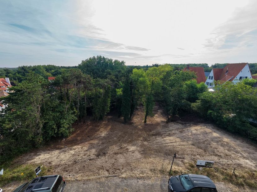 Droomt u van een stijlvolle woning aan zee? Deze uitzonderlijke percelen bouwgrond met goedgekeurde bouwvergunningen, gelegen in de rustige Prins Kare