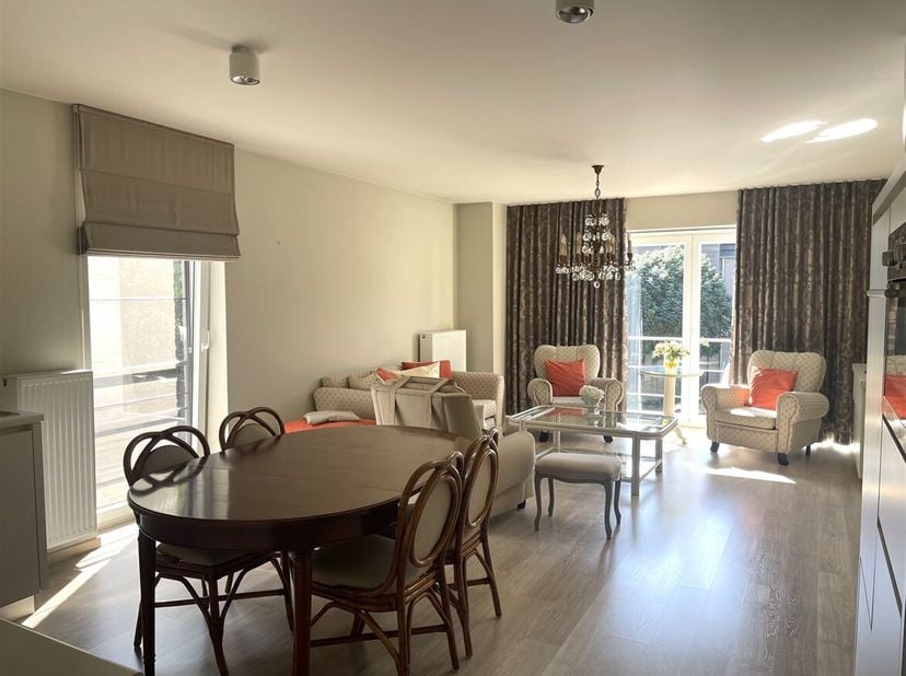 Appartement met 2 slaapkamers en groot terras op TOPlocatie in Heist-Op-Den-Berg<br />
Ligging : Dit appartement ligt in een rustige en kindvriendelij